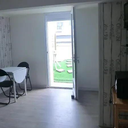 Dans Le Centre A 100m Du Port Apartment